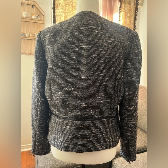 Le Chateau Cropped Blazer - Picture 3 of 6